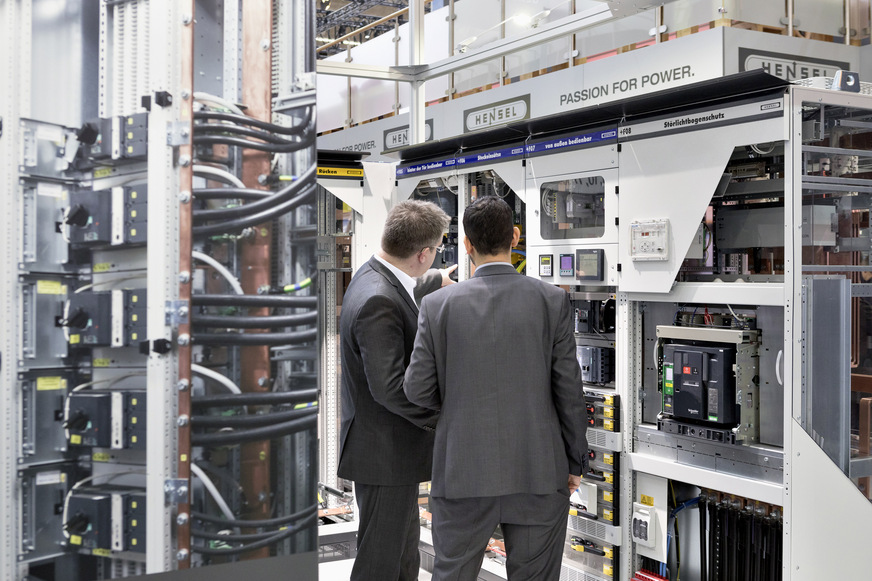 Die Hallen 9, 11 und 12 beherbergt das Angebot von Elektro-Installationssystemen über Ladeinfrastruktur …