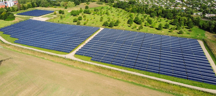 Durch die Anlage mit einem Kollektorfeld von rund 18 700 m2 Kollektorfläche können nun jährlich ca. 8000 MWh in das Fernwärmenetz der Stadt Greifswald eingespeist werden.