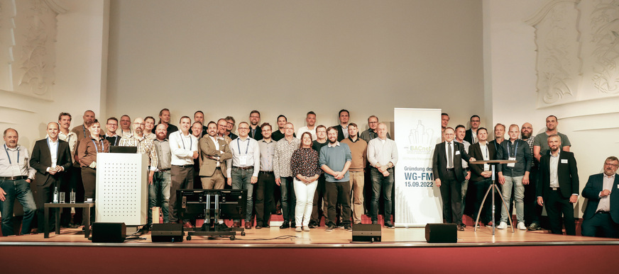 Historischer Moment auf der GLT-Anwendertagung in Leipzig: Karl Heinz Belser (Präsident der BIG-EU) gründet mit zahlreichen Teilnehmern die AG Facility Management.