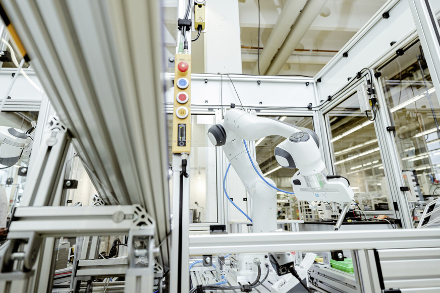 Hochflexibel, hochautomatisiert – hinter der Hightech-Anmutung der Produktion von IoT-Komponenten verbirgt sich viel Ingenieurs- und Entwickler-Know-how. Hier im Werk von Insta in Lüdenscheid.