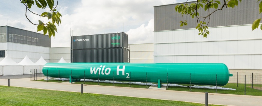 Die H2Powerplant wird künftig grünen Wasserstoff zur Energieversorgung des Wiloparks produzieren. Der Tank hat eine Gesamtlänge von 29,8 m, einen Durchmesser von 2,8 m und kann 520 kg Wasserstoff speichern.
