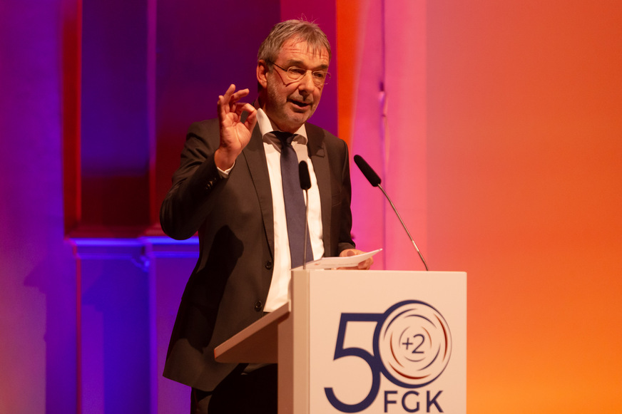 Unter den Gratulanten war auch Uwe Behm. Er bedankte sich für die langjährige hervorragende Zusammenarbeit.