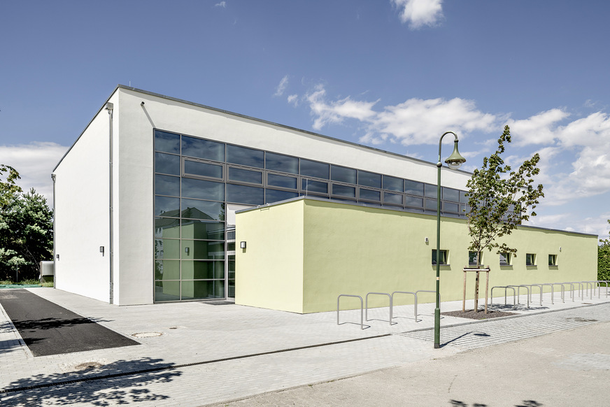 Bild 1 Die neue Turnhalle in Belgershain.