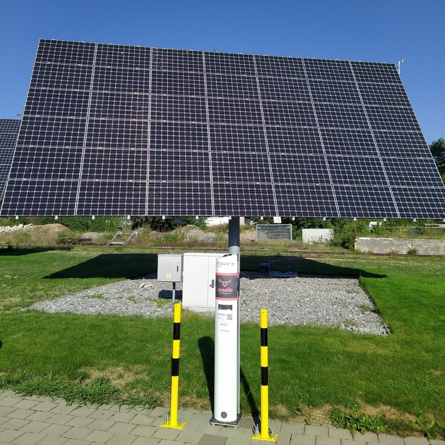 Bild 4 Während des Einkaufs in der Metzgerei Eisele in Ostrach kann an den öffentlichen Ladesäulen Strom getankt werden.