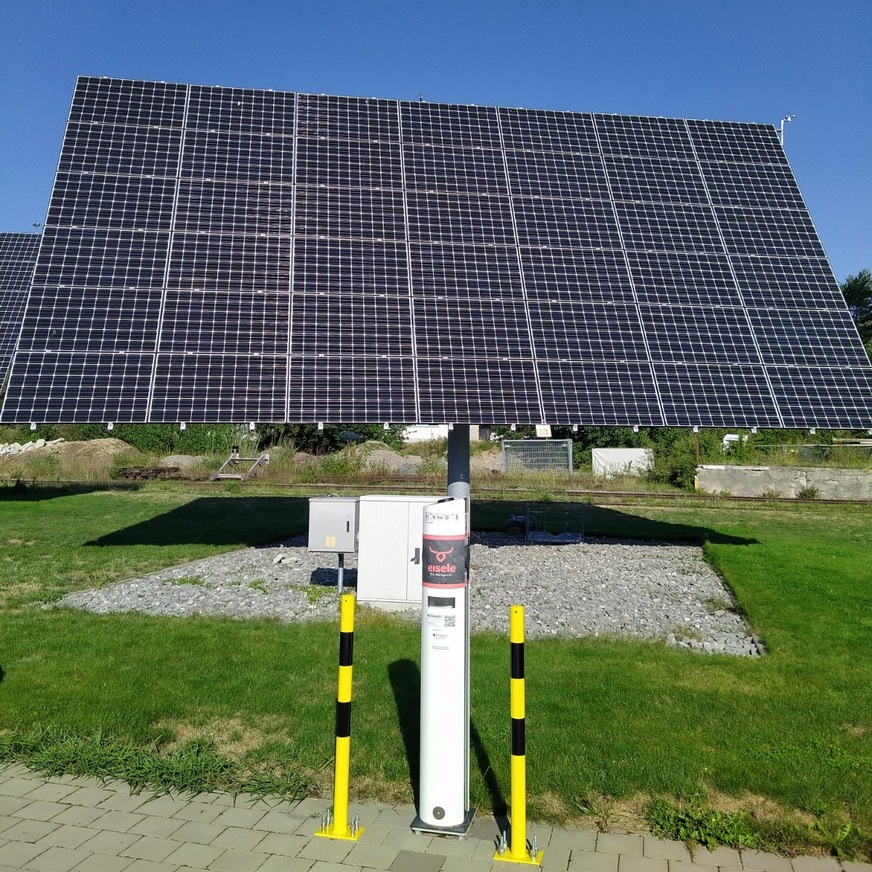 Bild 4 Während des Einkaufs in der Metzgerei Eisele in Ostrach kann an den öffentlichen Ladesäulen Strom getankt werden.