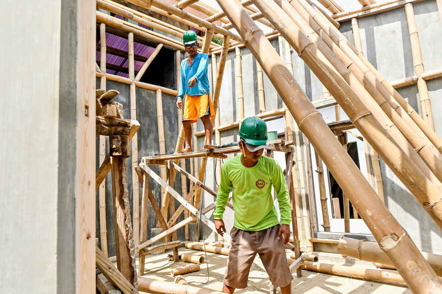 Bisher wurden mit der Cement Bamboo Frame Technology mehr als 1200 Häuser gebaut, vor allem auf den Philippinen und in Nepal.