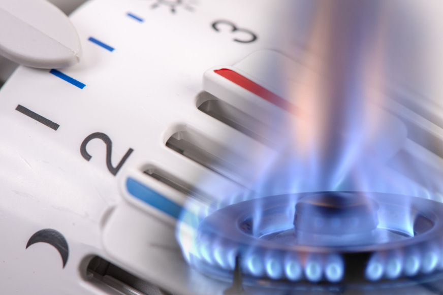 Die Gaspreisbremse wird die Steigerung der Gaskosten im Jahre 2023 bei den meisten Verbrauchern nur abmindern. Ohne eine Senkung des Gasverbrauchs wird Heizen mit Erdgas sonst sehr teuer sein.