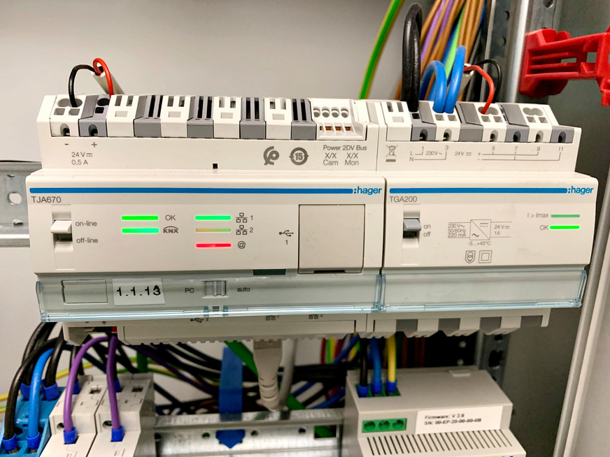 Bild 8 Leistungsmanagement: Die Hardware ist verborgen in einer Vielzahl von Schaltschränken und intelligent verknüpft mit den Komponenten, die Wärme und Strom liefern. Die Software ist eine Spezialität der Abteilung Wärme- und Energielösungen bei Energiedienst AG in Rheinfelden.