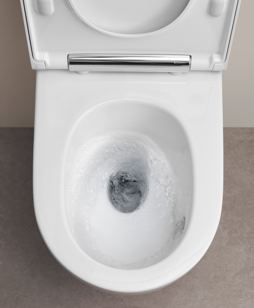 Bild 6 Beim Geberit ONE WC entstehen durch die TurboFlush-Spültechnik wesentlich weniger Aerosole, dennoch wird das WC gründlich ausgespült. Da es bei der Rimfree-Keramik mit TurboFlush-Spültechnik weder Spül- noch Spritzschutzrand gibt, können sich Krankheitserreger kaum festsetzen. Nahezu porenfreie Glasuren verbessern die Hygiene zusätzlich.