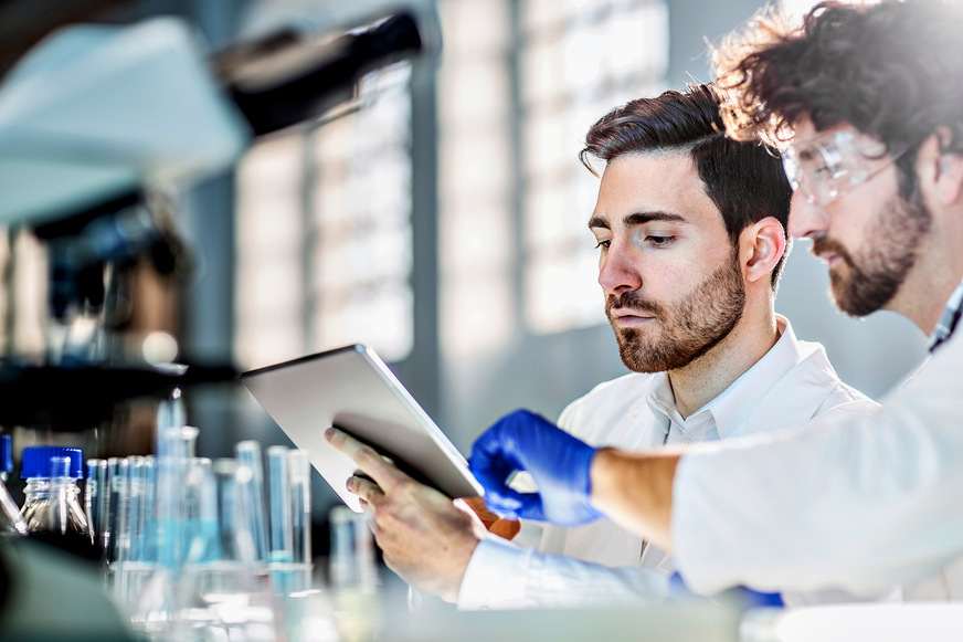 Bild 1 Labore, Reinräume und Produktionsgebäude in der Life-Science-Industrie werden zunehmend smart, aber …