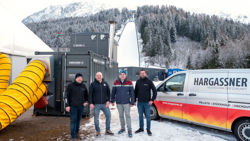 Für die ökologische Beheizung am Kulm verantwortlich (v.l.n.r.): Anton Hargassner jun. (Geschäftsführer Hargassner), Christoph Prüller (OK-Chef des Organisationsteams „Wir sind Kulm“), Herbert Hansmann (Geschäftsführung Biowärme Bad Mitterndorf), Florian Sturmberger (Geschäftsführer Sturmberger).