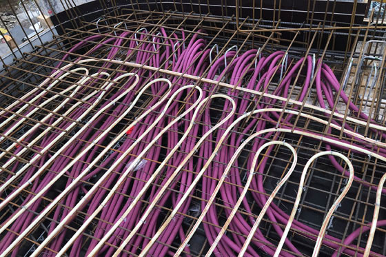 Hergestellt aus Regeneraten, schützen die co2ntrol-Elektro-Installationsrohre von Fränkische Stromleitungen im Rapunzel Besucherzentrum – und tragen zu einer positiven Ökobilanz des gesamten Gebäudes bei.