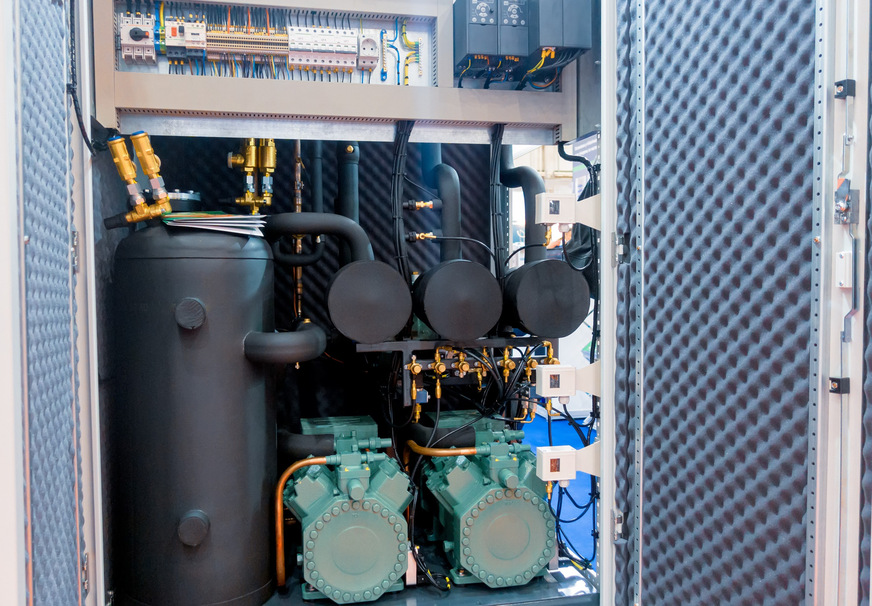 Bild 1 Kältemaschine mit dem Kältemittel R744 (Kohlenstoffdioxid). Die Verwendung natürlicher Kältemittel ist mit zahlreichen Herausforderungen verbunden, wird aber in fast allen Anwendungsbereichen Bereichen zum Standard.