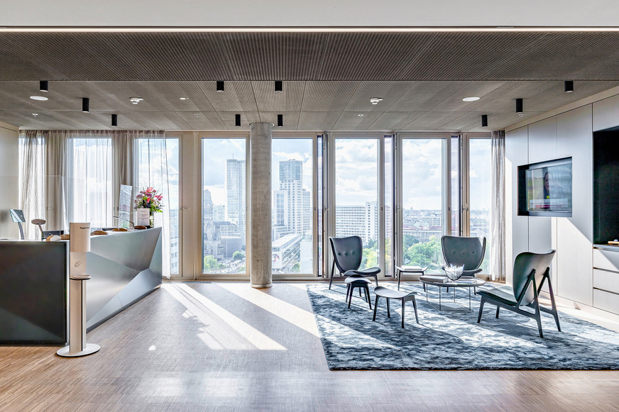 Bild 4 Als Bürohochhaus errichtet, ist das Westlight dank angemessener Raumhöhen und direkter Belüftungsmöglichkeiten gleichermaßen für Arbeit und Wohnen nutzbar.