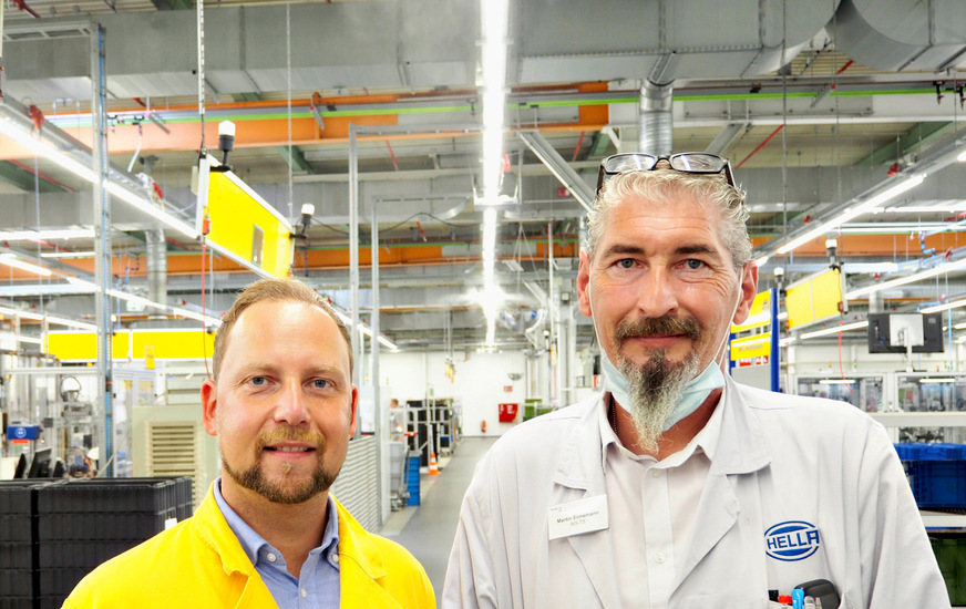 Bild 5 Patrick Gumnior (links), Fachberater bei Condair Systems, und Martin Ennemann, der bei Hella in Recklinghausen das Facility-Management verantwortet: „Zuverlässigkeit und Prozesssicherheit spielen bei uns eine übergeordnete Rolle.“