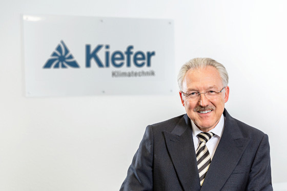 Zum 31.03.2023 hat die Kiefer Klimatechnik GmbH ihren langjährigen Geschäftsführer Dipl.-Ing. Clemens Kiefer in den Ruhestand verabschiedet.