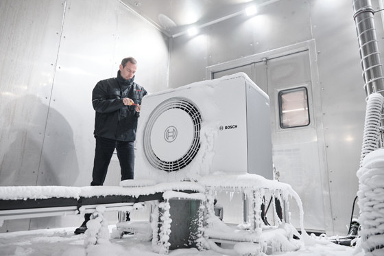 Die neueste Generation von Wärmepumpen wird in einer Kältekammer in Wernau getestet.