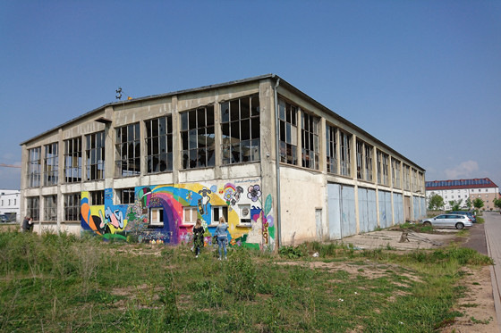 Die Panzerhalle vor Sanierungsbeginn: die Spuren langjährigen Leerstands waren deutlich sichtbar.  