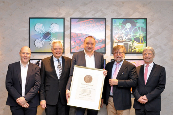 BTGA-Hauptgeschäftsführer Frank Ernst, BTGA-Präsident Bernhard Dürheimer, Hermann Sperber, Josef Oswald und Günther Mertz (v.l.n.r.).
