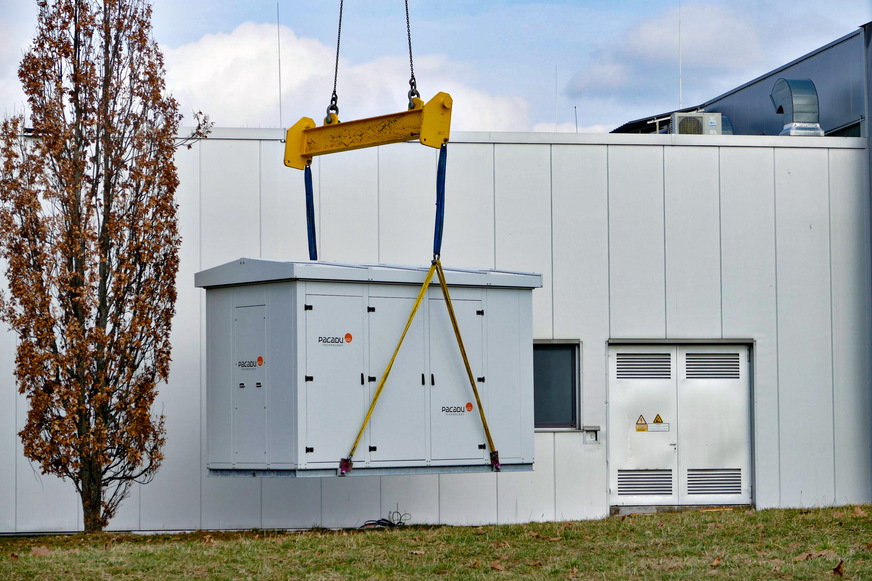 Bild 1 Der Stromspeicher Pacadu Pro bringt bis ca. 1 MWh nutzbare Batteriekapazität, ist für den Einsatz in Industrie und Gewerbe ausgelegt und kann auch als Outdoor-Variante installiert werden.