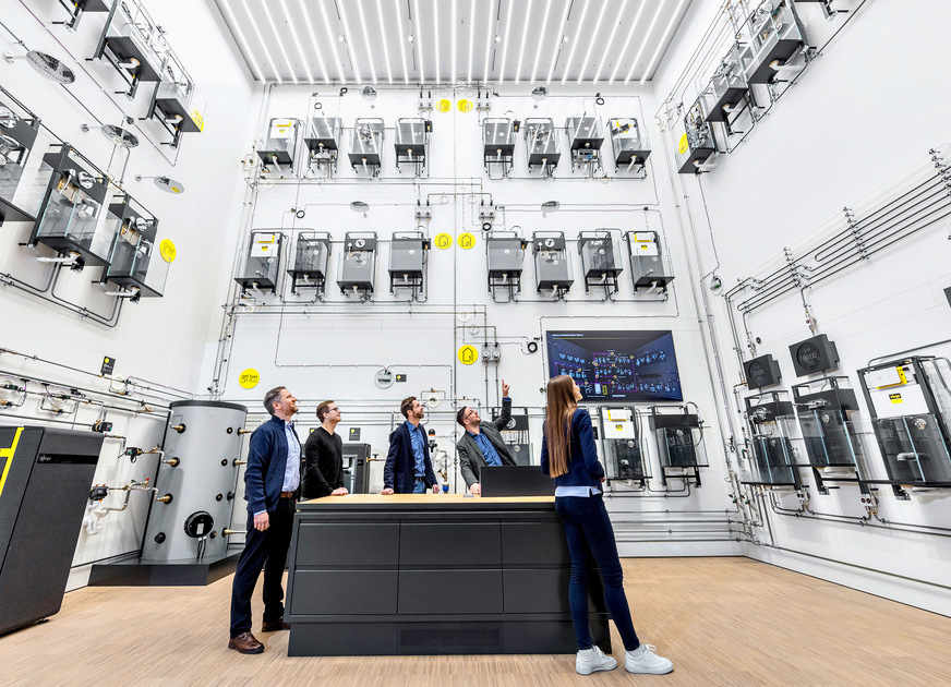 Bild 5 Wissen praxisgerecht erlebbar machen: In speziellen Laboren in der Viega World lassen sich komplexe Zusammenhänge der Gebäudetechnik simulieren. Das AquaLab veranschaulicht die Funktion von Trinkwassermanagementsystemen.