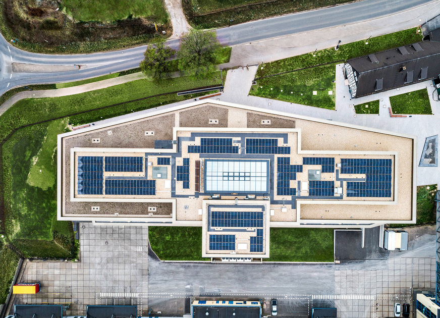 Bild 2 Das Energiekonzept der Viega World beinhaltet u. a. fast 3000 m2 Photovoltaikfläche auf dem Dach, an der Fassade und auf einer Freifläche.