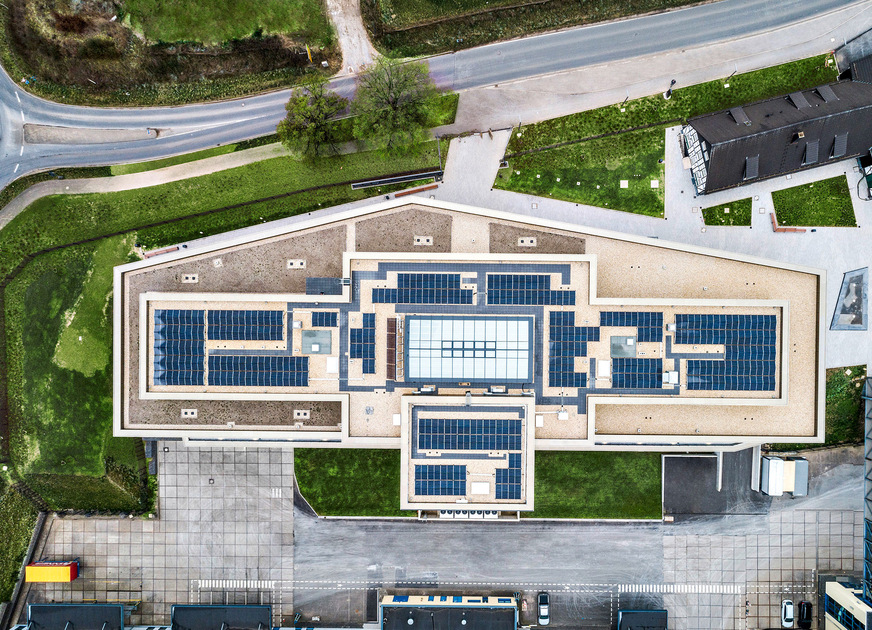 Bild 2 Das Energiekonzept der Viega World beinhaltet u. a. fast 3000 m2 Photovoltaikfläche auf dem Dach, an der Fassade und auf einer Freifläche.