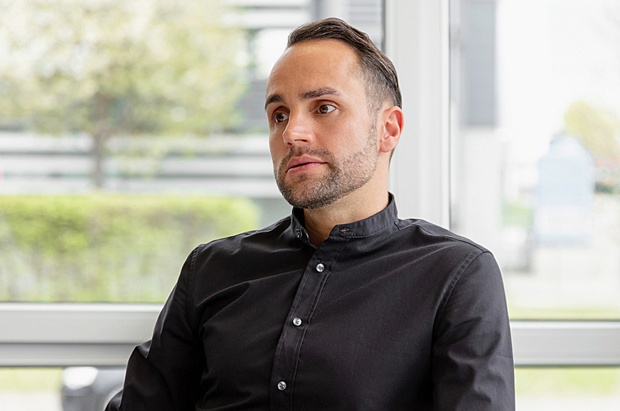 Bild 6 Stefan Wachter: „Ich denke, wir werden KI in der Gebäudeautomation künftig in vielen Bereichen sehen, weil es große Vorteile gegenüber fest programmierten Algorithmen gibt, beispielsweise um Räumen erst auf einem prognostizierten Nutzungsbeginn zu konditionieren.“