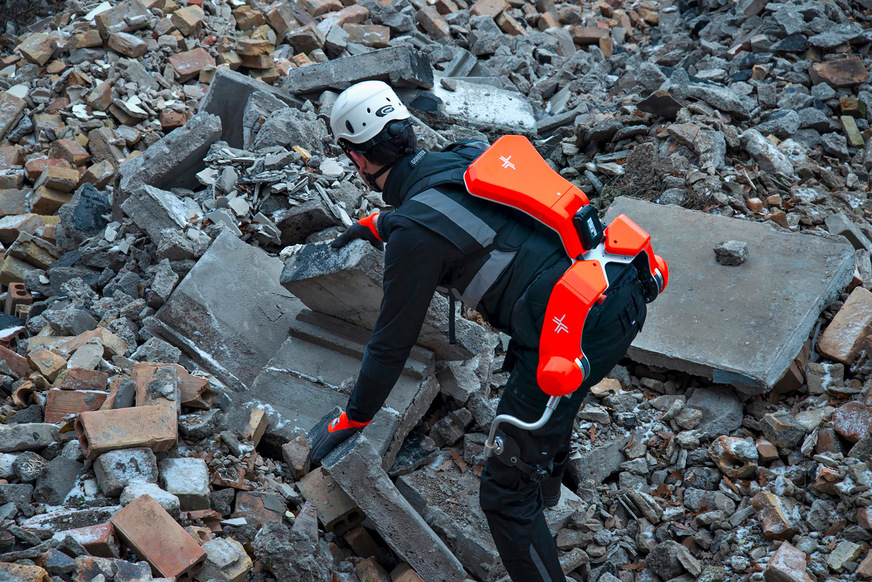 Bild 8 Auch aktive Hebe- und Tragehilfen sind eine Form von Robotern, die den Arbeitsalltag auf Baustellen erleichtern können.