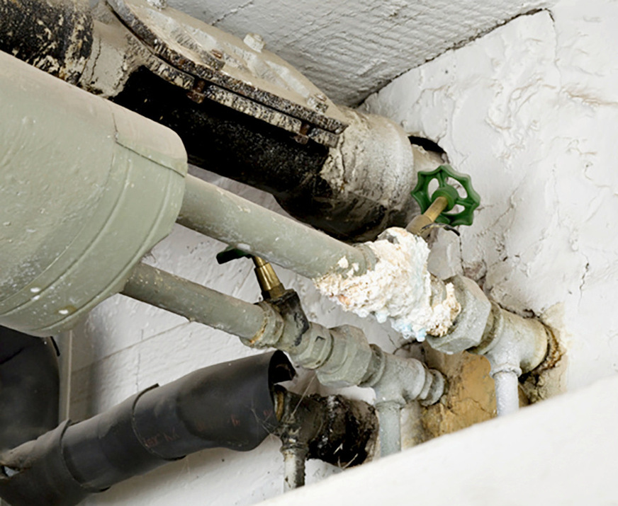 Bild 5 Ein verlässlicher Indikator für mögliche Hygieneprobleme in der Trinkwasser-Installation: ein derart veraltetes Rohrnetz …