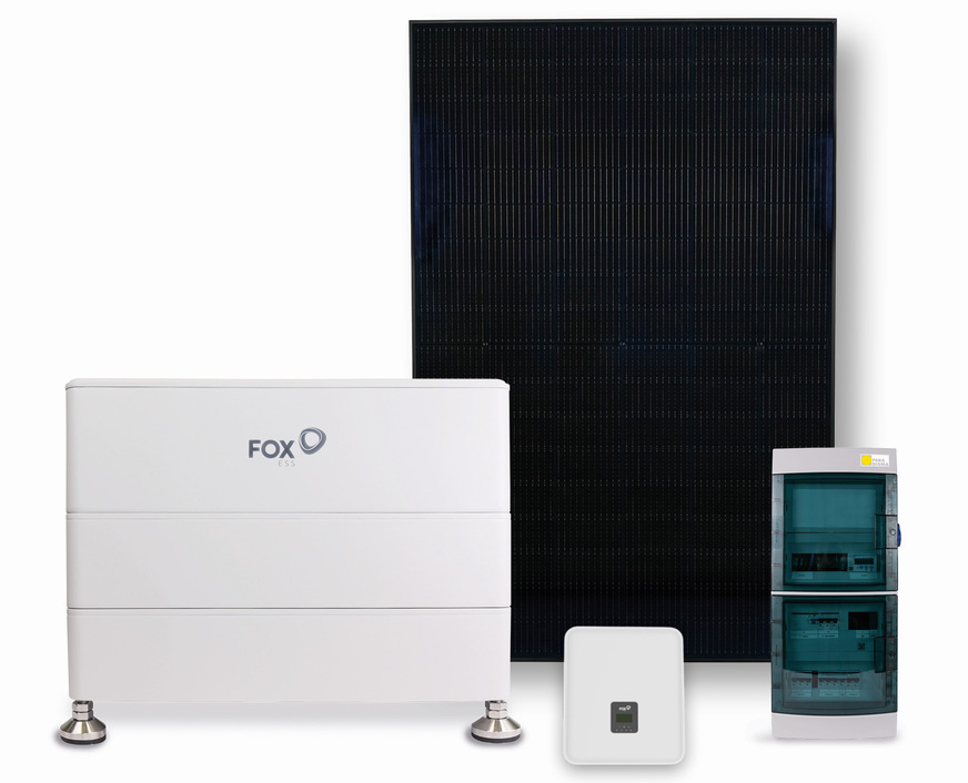 Paradigma-PV-Paket mit PV-Modulen in Full-Black-Optik, Hybrid-Wechselrichter, PV-Easy-Box und Stromspeicher.