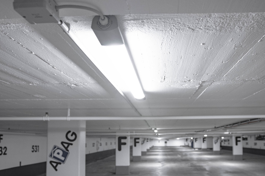 Bild 4 Die Langfeldleuchte RS PRO 5100 SC wurde in den Geh- und Fahrbereichen des Eurogress-Parkhauses installiert und über die App Steinel Connect zu Gruppen zusammengefasst.