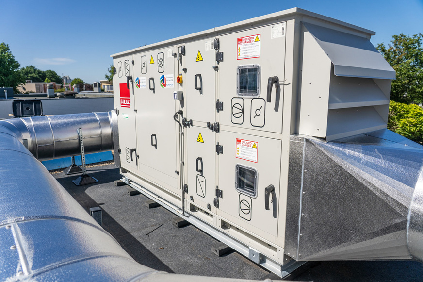 Bild 1 Bei der Installation neuer RLT-Geräte existieren mehrere Möglichkeiten, die Funktion Kühlen zu integrieren. Bei der funktionellen Erweiterung von RLT-Geräten sind es insbesondere Kaltwassersysteme und Direktverdampfungssysteme.