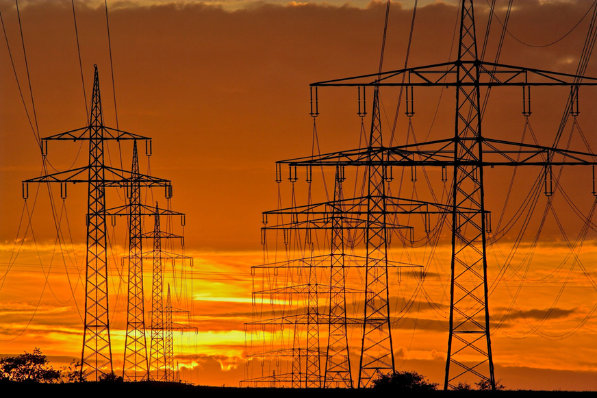Bild 1 Strom hat zu jeder Tageszeit und in jeder Stunde einen anderen Preis. Bei üblichen Stromtarifen für Haushalte und Kleinabnehmer können diese auf die Preissignale nicht zum eigenen Vorteil reagieren.