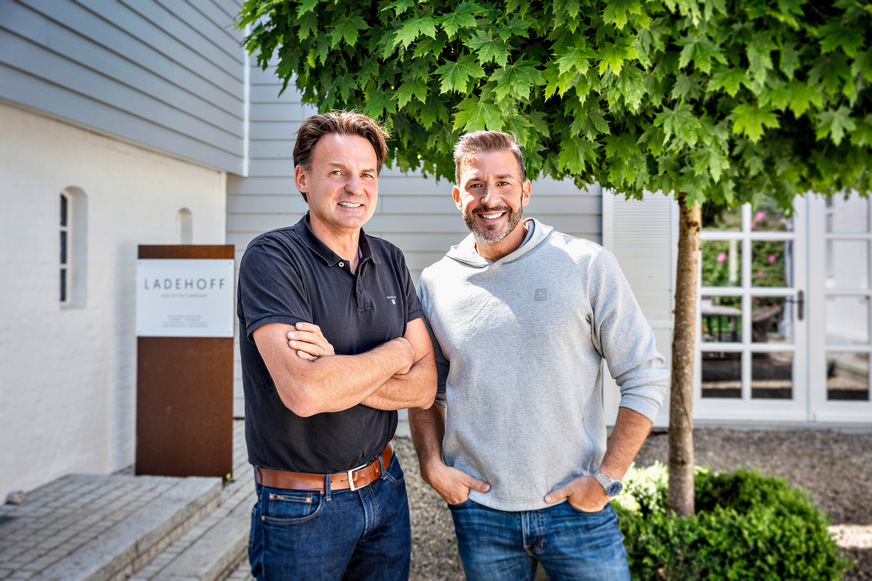 Bild 3 Architekt Thomas Ladehoff (links) und Jens U. Sroka, Inhaber und Geschäftsführer der Heimathafen Hotels.