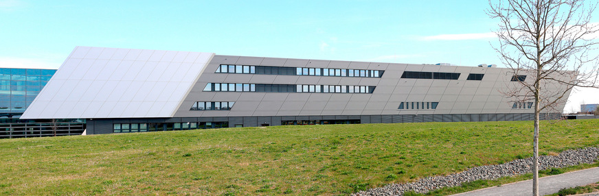 Bild 2 Die Open Hybrid LabFactory (OHLF) in Wolfsburg ist eine Forschungseinrichtung für die Förderung von Innovationen in der Fahrzeugtechnik.