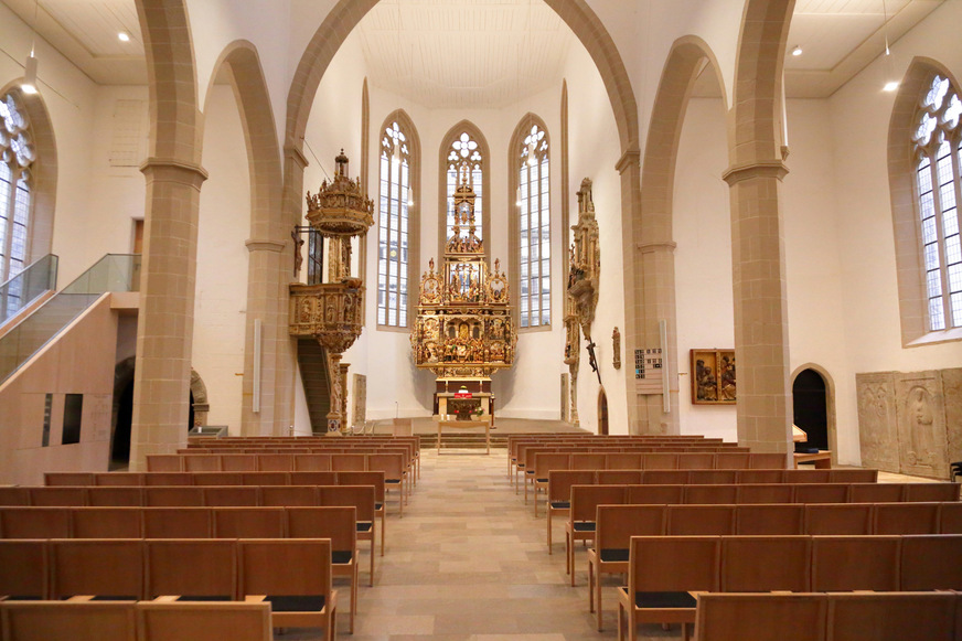 Der helle und freundliche Kirchenraum der Erfurter Kaufmannskirche wird für unterschiedlichste kirchliche und kulturelle Veranstaltungen genutzt. Die moderne Bestuhlung erleichtert die flexible Nutzung.