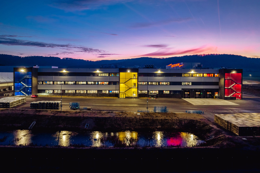 Dehn eröffnet neues Stammwerk in Mühlhausen.