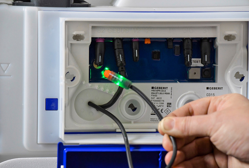 Bild 6 Einfache und schnelle Inbetriebnahme: Das LED-Kabel signalisiert die Stromversorgung.