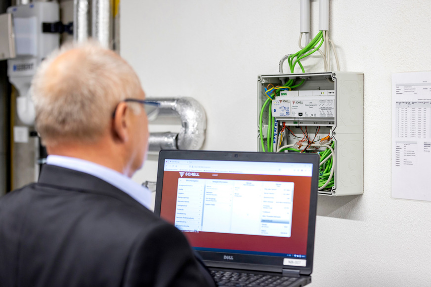 Bild 5 Über den SWS-Server lassen sich Schell-Armaturen vernetzen. Regelmäßige Stagnationsspülungen – individuell programmierbar und automatisiert durchgeführt – unterstützen effizient beim Erhalt der Trinkwassergüte. Mit einer digitalen Dokumentation aller Daten können Betreiber ihrer diesbezüglichen Nachweispflicht zuverlässig nachkommen.