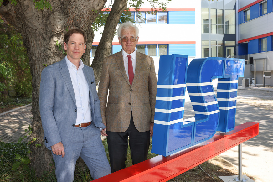 Helmut und Stefan Friedl bei der Eröffnung des ausgebauten LST-Hauptsitzes in Wien.