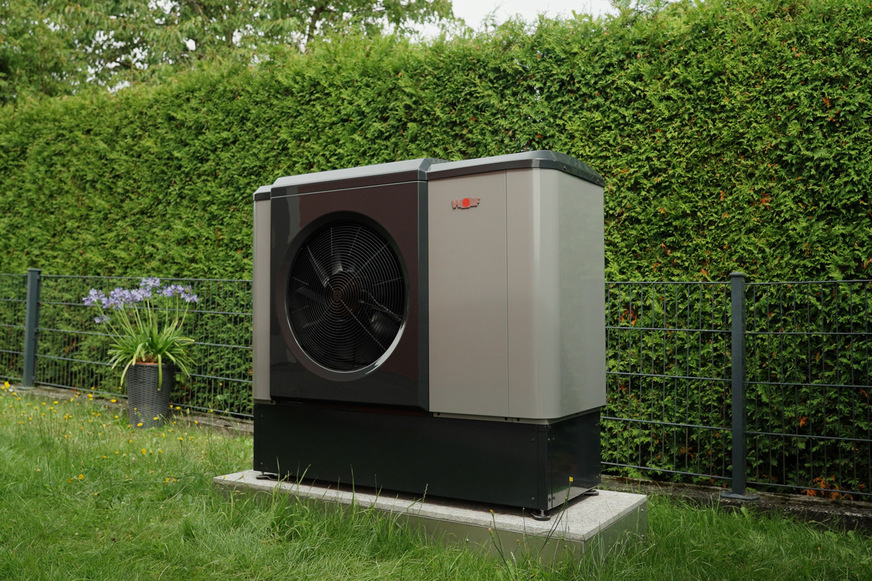 Die Wolf-CHA-Monoblock unterbietet im Nachtbetrieb den Immissionsrichtwert der TA-Lärm um 6,5&nbsp;dB(A). Daher spielt die kaum wahrnehmbare Schallentwicklung auf dem Grundstück und bei den Nachbarn keine Rolle.