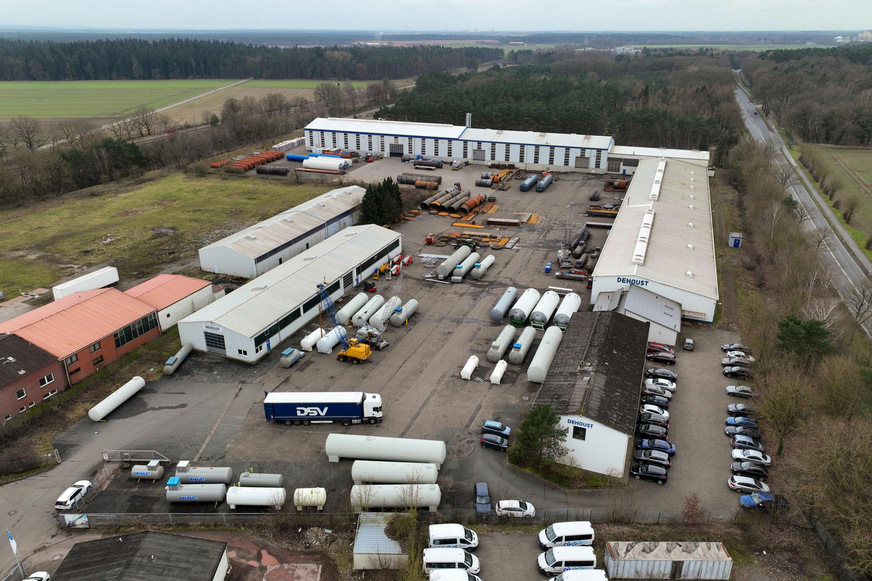 Das Werk in Nienburg ist eines der ältesten der Dehoust GmbH. Über die Jahre wurde die dortige Produktionsstätte immer wieder verändert, um hochwertige Stahlbehälter modern produzieren zu können.