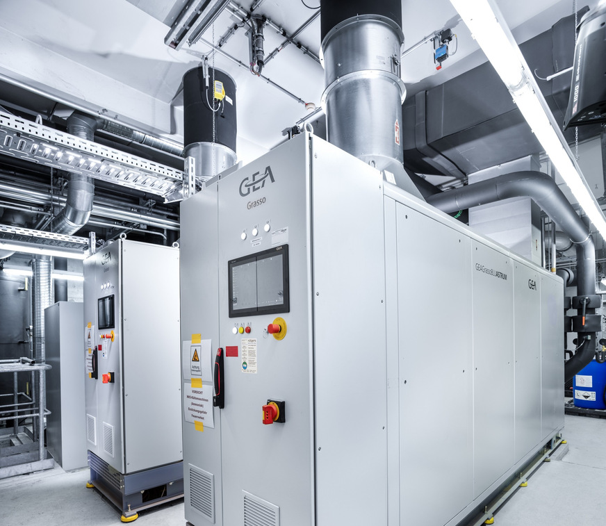 Bild 2 Bei der R717-Kältemaschine GEA BluAstrum kann das Innere des Gehäuses als separater Aufstellraum definiert werden. Bei einer Kältemitteldetektion innerhalb des Maschinengehäuses muss dann nicht die gesamte Technikzentrale stromlos geschaltet werden.