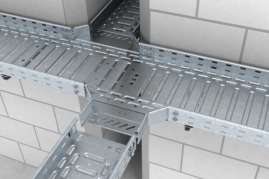 OBO: Kabelrinne mit universal-Formteilen.