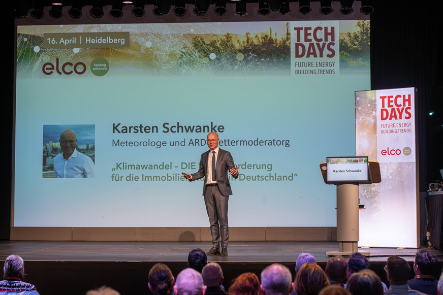 Karsten Schwanke, renommierter Meteorologe und ARD-Wettermoderator, verdeutlichte bei den Elco TECH DAYS in Heidelberg die Dringlichkeit, mit der die Maßnahmen zur Wärmewende umgesetzt werden müssen.