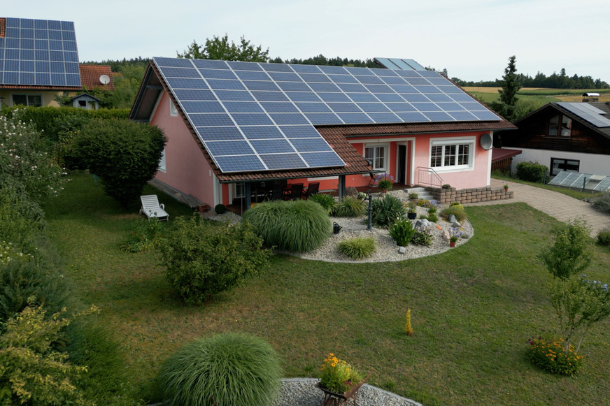 Bild 1 Hier hat eine Wärmepumpe die Öl-Heizung abgelöst. Künftig soll sie auch anteilig mit Eigenstrom betrieben werden.