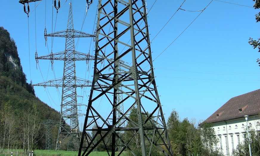 Bild 3 Die Auswirkung massenhaft verbauter Infrarotheizungen auf die Stromnetze wird derzeit von der IR-Branche nur am Rande thematisiert. In Österreich und der Schweiz dürfen elektrische Direktheizungen teilweise nicht als Hauptheizsystem bzw. nur in Ausnahmefällen eingebaut werden.