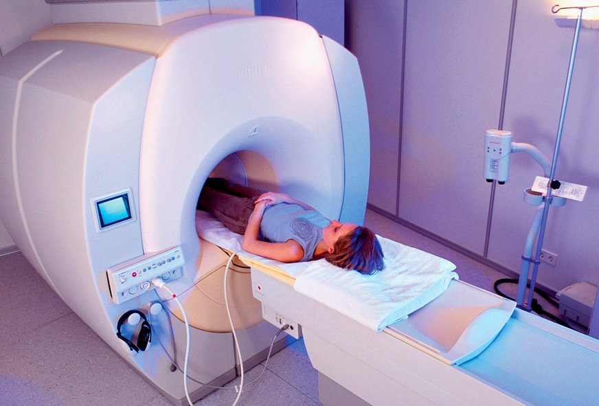 Bild 4 Würde es künftig zu einem Verbot der rund 10 000 Substanzen, die PFAS enthalten, kommen, beträfe das nahezu jeden industriellen Prozess in der gesamten EU. In vielen Anwendungen die in Autos, Smartphones, Solarkollektoren, Windturbinen und medizinische Produkte zum Einsatz kommen, gibt es bisher keine gleichwertigen Alternativen zu den PFAS.