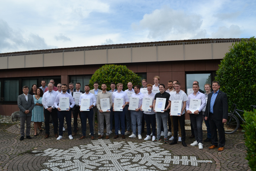 Die Abschlussklasse 2024 mit ihren Dozentinnen und Dozenten.